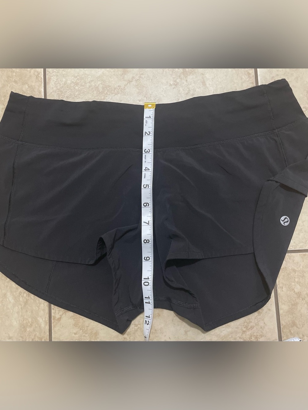 Lululemon Speed Up Shorts Size 8 - Picture 2 of 5